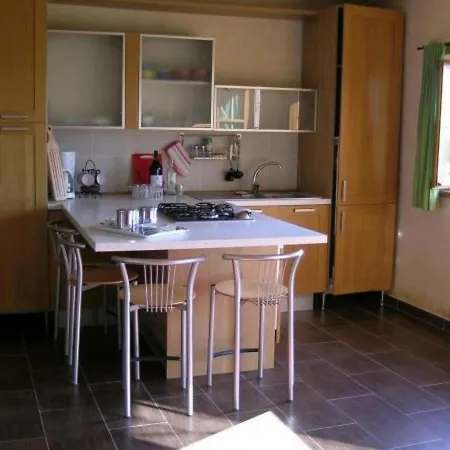 Neuilly-le-réal, 3 Pièces, 4 Personnes - Fr-1-489-224 *